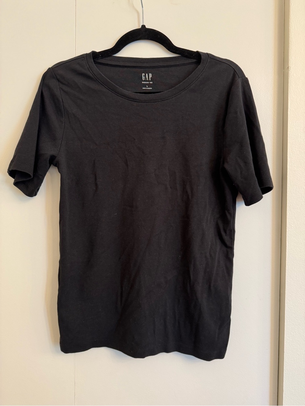 GAP Women’s Modern Tee- Black Crew Neck T-Shirt